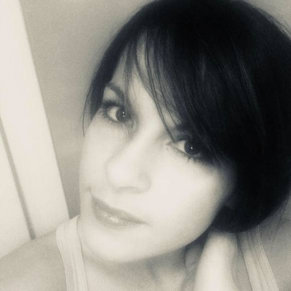 Meet your Posher, Tiffany - Picture 1 of 1